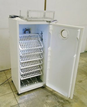 אינקובטור עשוי ממקררים ישנים