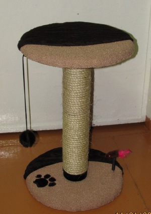 בית לחתול, עמוד גירוד.