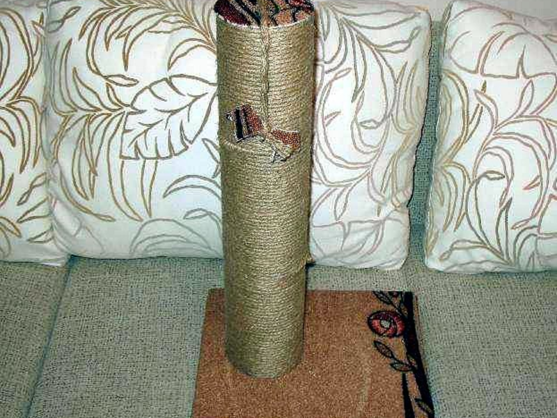 איך להכין עמוד גירוד לחתולים בבית.