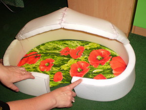 מיטת כלבים DIY: איך להכין ודוגמאות