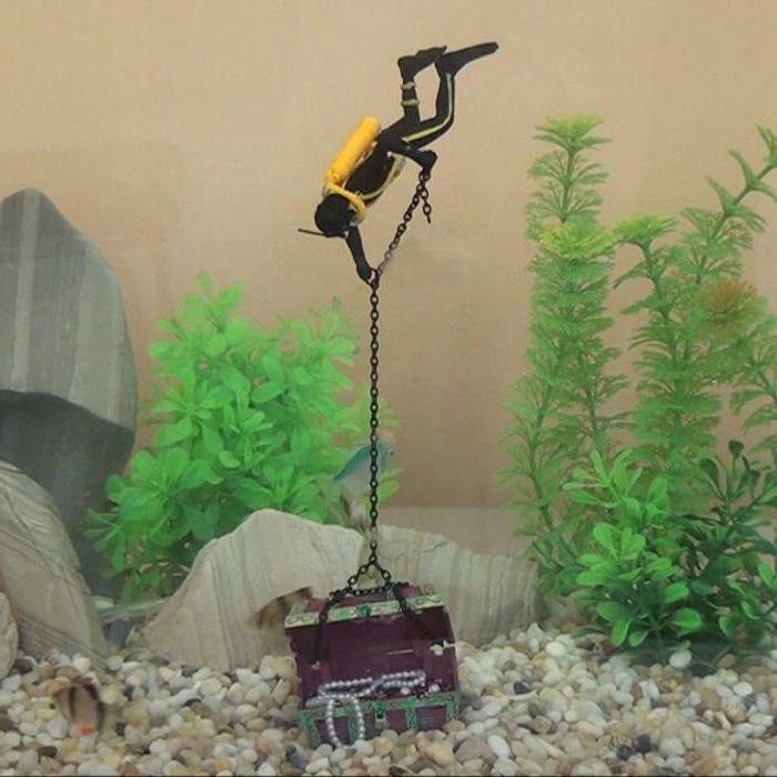 עיצוב אקווריום בצורת צולל צעצוע