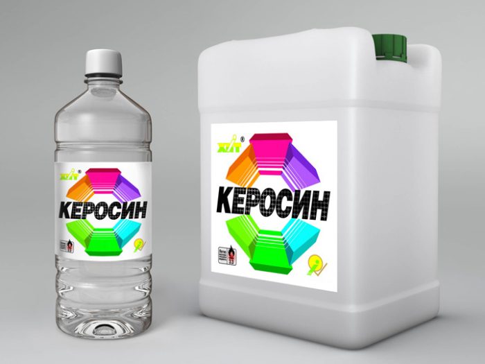 בקבוק ומכל עם נפט