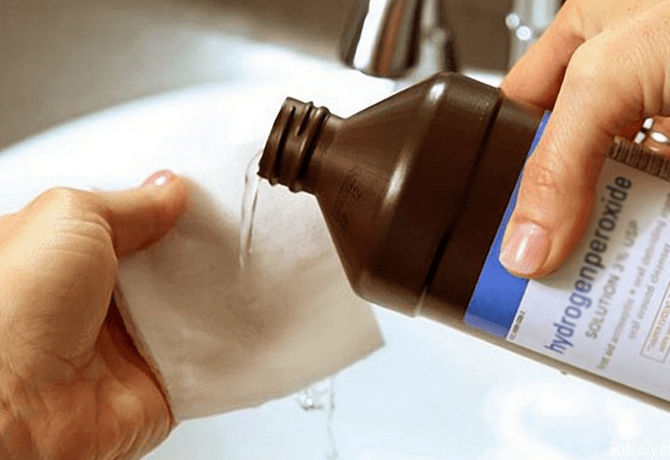 טיפול בפצע עם חומר חיטוי