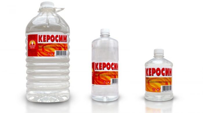 שלושה מיכלי נפט