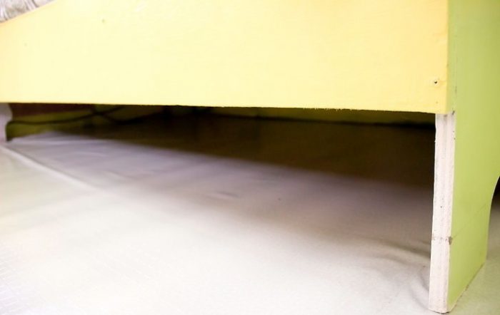 מקום מתחת למיטה