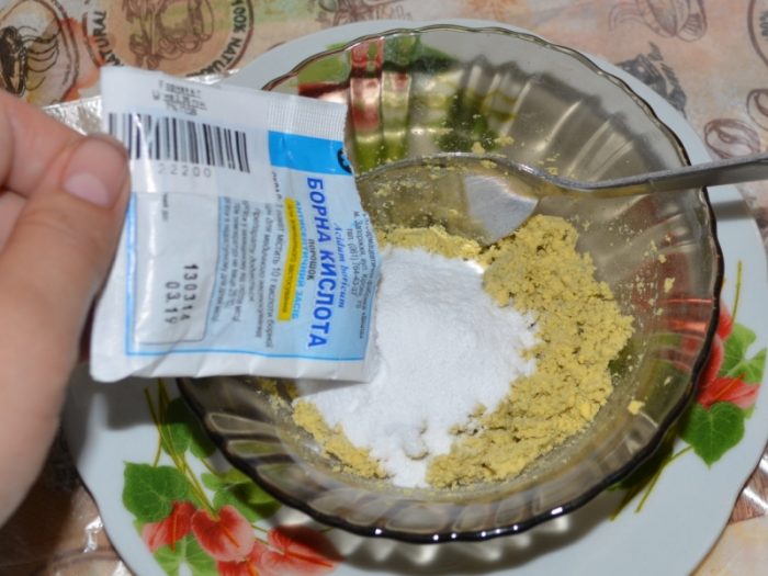 חומצה בורית מעורבבת עם חומר המילוי