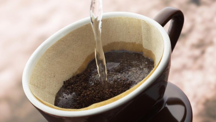 עלי תה בכוס