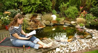 בריכה מלאכותית