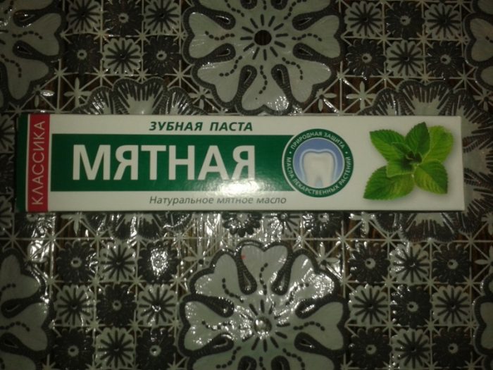 משחת שיניים מנטה