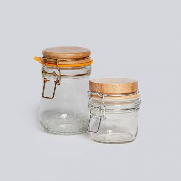 צנצנת עם מכסה סגור היטב