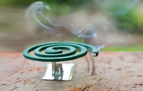 סליל יתושים בחוץ