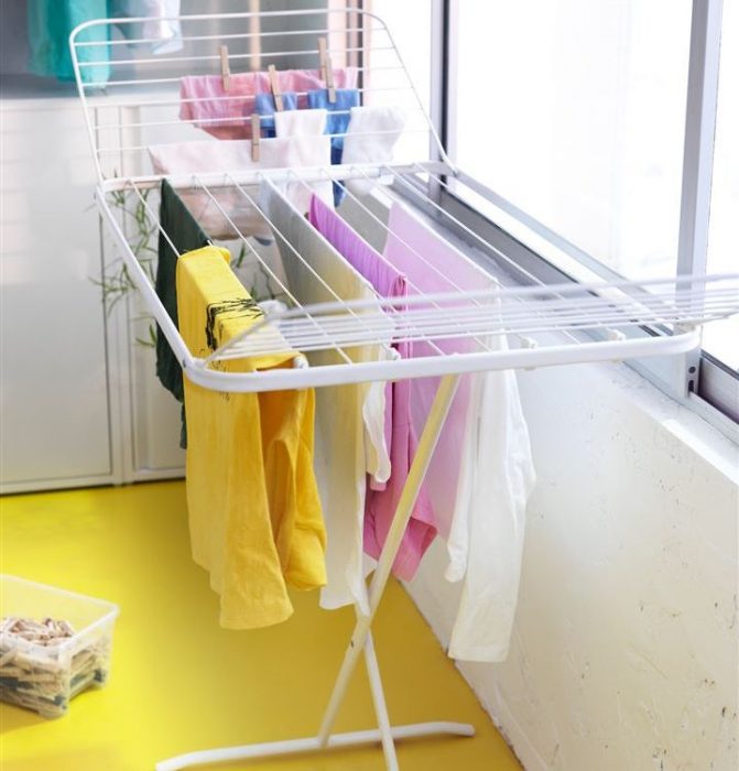 כביסה יבשה במרפסת